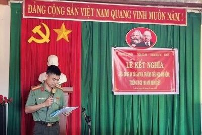 LỄ KẾT NGHĨA GIỮA CÔNG AN XÃ EA KTUR, TRƯỜNG THCS 19/8, TRƯỜNG TH KIM ĐỒNG VÀ BUÔN CIẾT GIAI ĐOẠN 2025 -2030